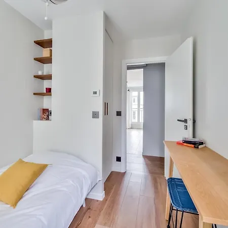 Splendid 3 Bdrs Flat In A Prime Location Of Appartamento
